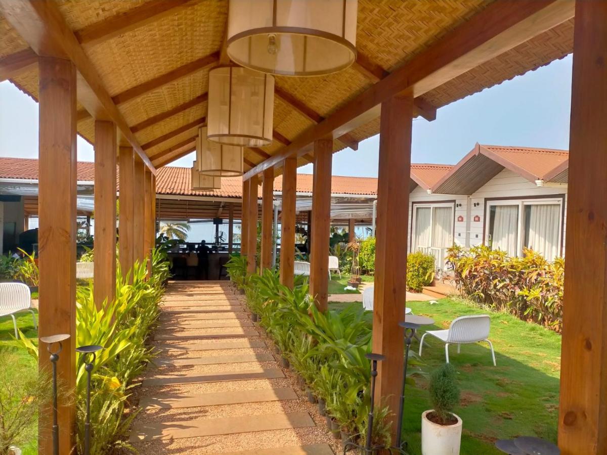 Stone Wood Beach Resort, Vagator Esterno foto