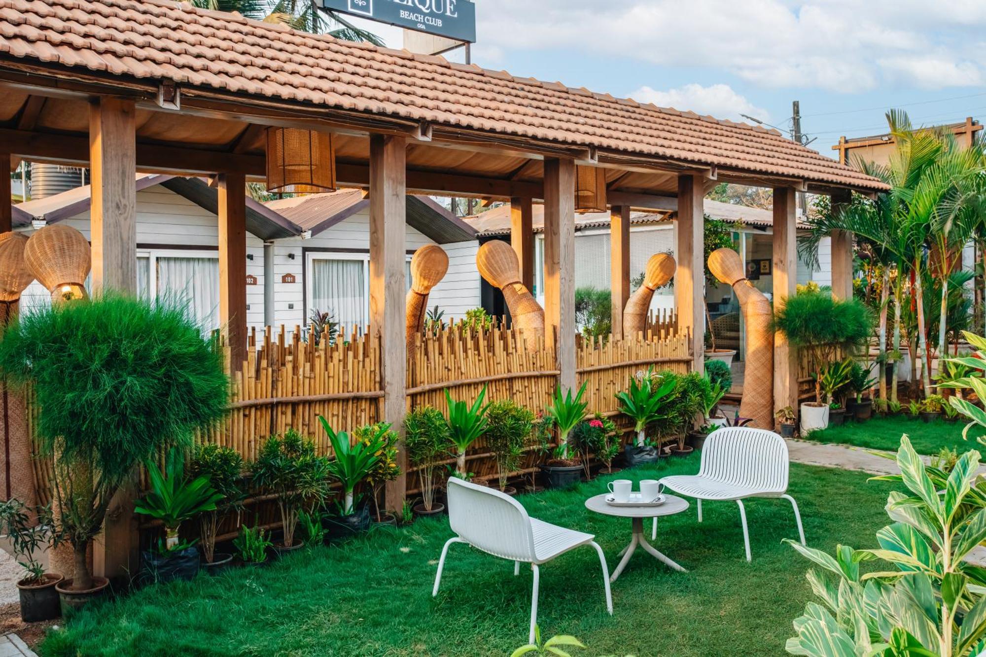 Stone Wood Beach Resort, Vagator Esterno foto