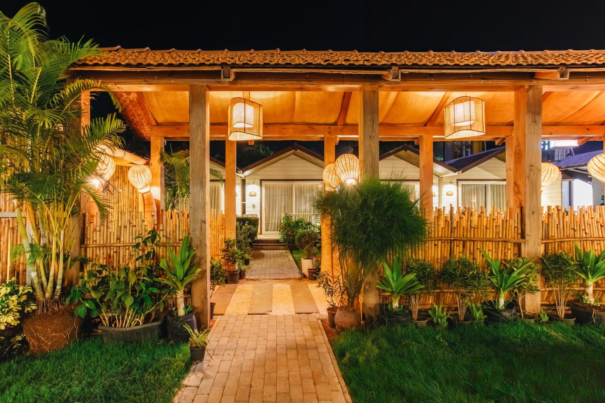 Stone Wood Beach Resort, Vagator Esterno foto