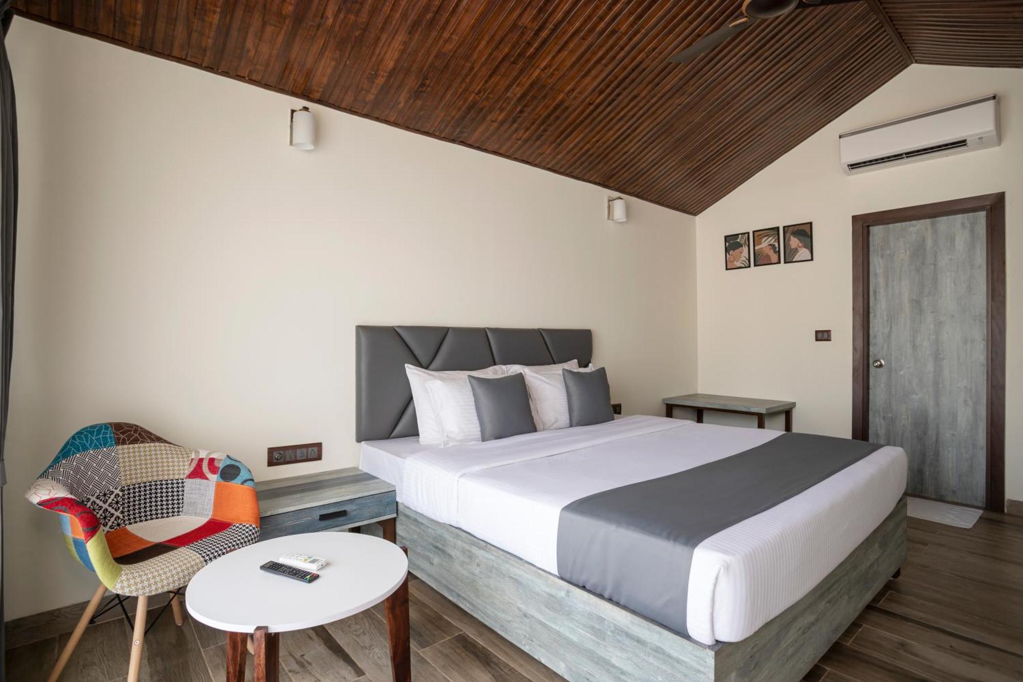 Stone Wood Beach Resort, Vagator Esterno foto